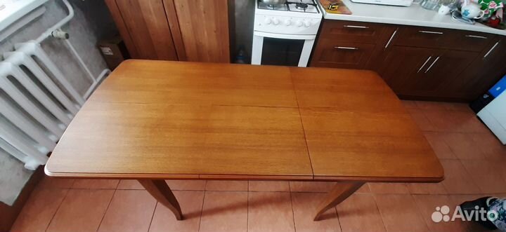 Кухонный стол