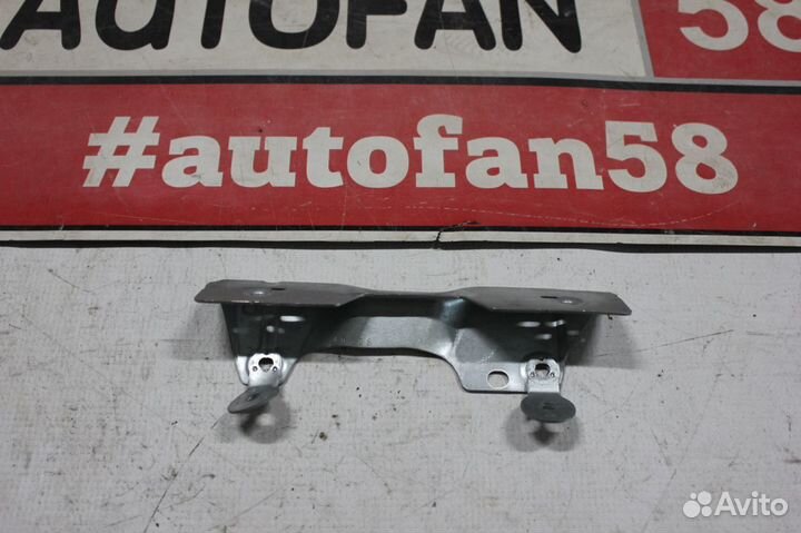 Крепление потолочных ручек Volkswagen T5 / T6