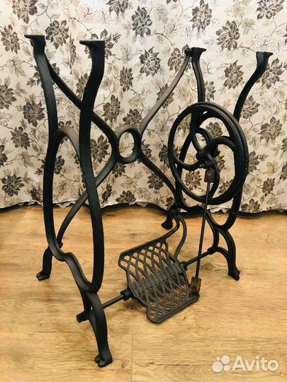 Красивая Станина от швейной машинки