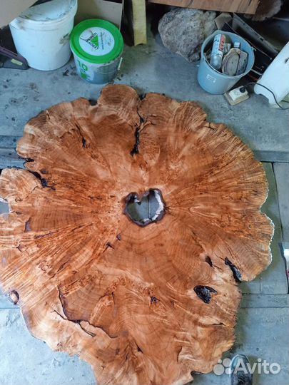 Дорогой стол красивый кап