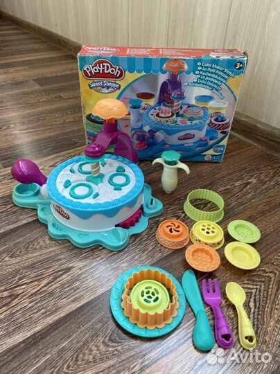 Набор play doh «фабрика тортов»