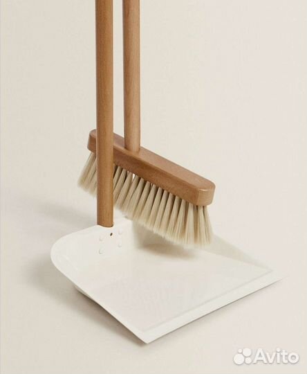Деревянный комплект из совка и щётки Zara home