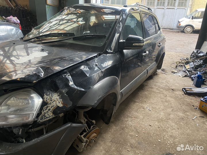 В полном разборе Hyundai Tucson 2.0 AT