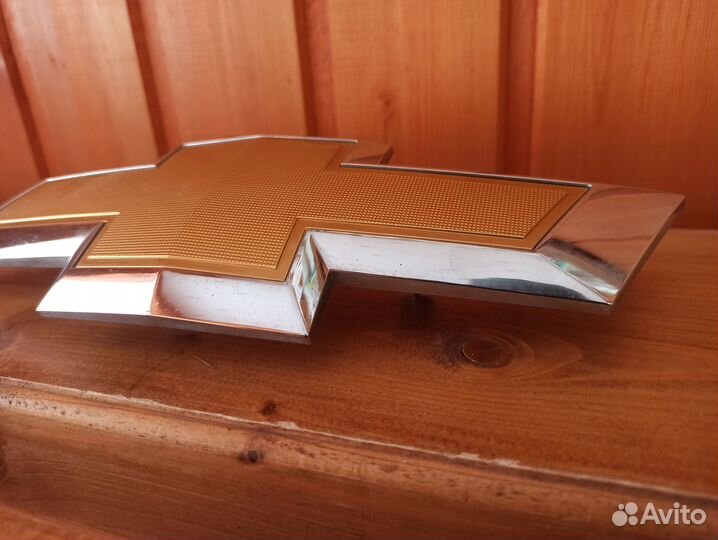 Эмблема Chevrolet Traverse 2017