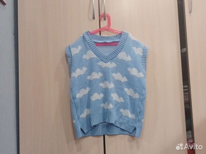 Жилет для девочки новая оверсайз с облаками