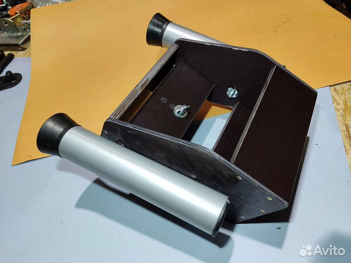 Столик на ликтрос с 2 держателями спиннинга