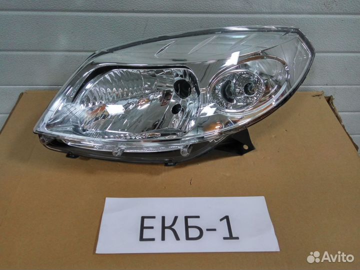 Фара левая Renault Sandero 1 2009-2014