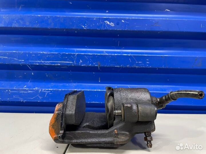 Суппорт передний правый Volkswagen Golf MK4 1.4