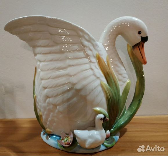 Кувшин Лебедь