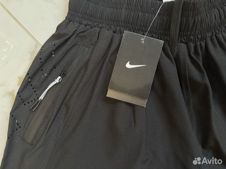 Шорты Nike с внутренними тайтсами