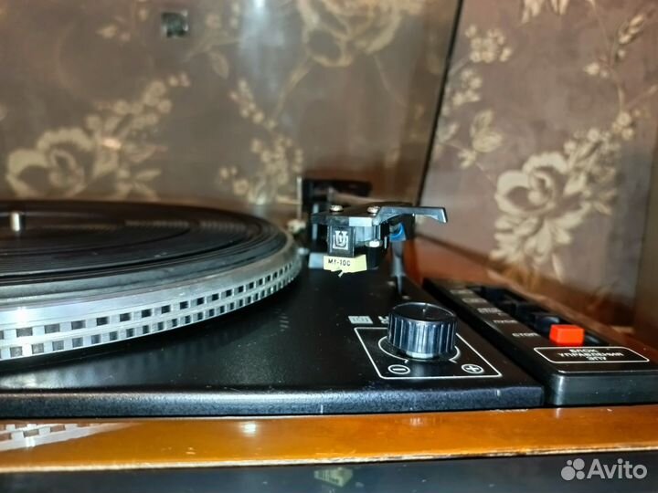 Проигрыватель пластинок 