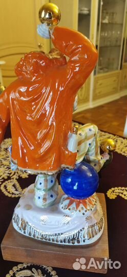 Клоун с золотыми шарами. Статуэтка. Вербилки