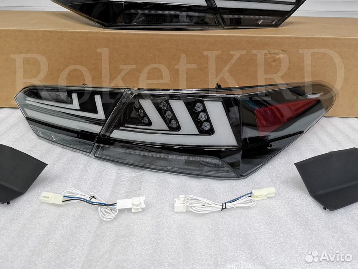 Задние фонари Toyota Camry 70 белые