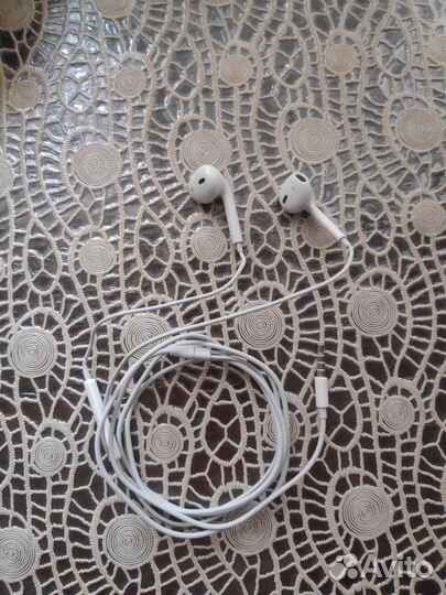 Проводные наушники