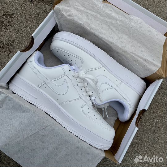 Кроссовки nike air force 1 luxe белые