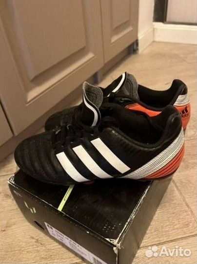 Футбольные бутсы adidas