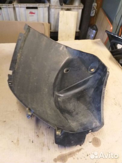 Подкрылок задний правый рено дастер