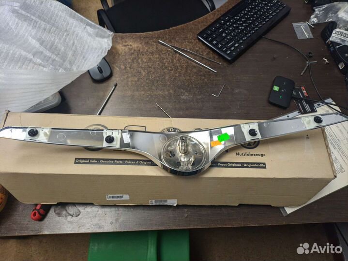 Молдинг капота с эмблемой Skoda Fabia (оригинал)