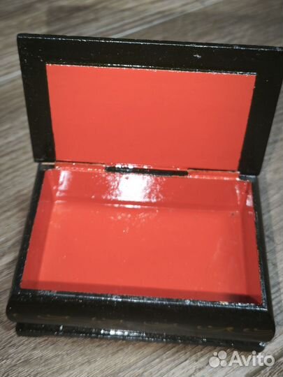 Деревянная шкатулка