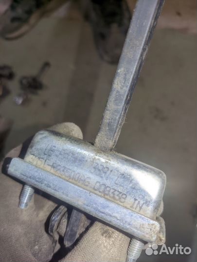 Ограничитель двери задний ford Focus