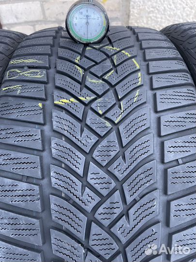 Goodyear UltraGrip Performance 235/40 R18