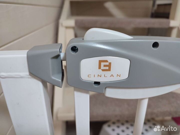 Защитный барьер калитка детский 74-84 см