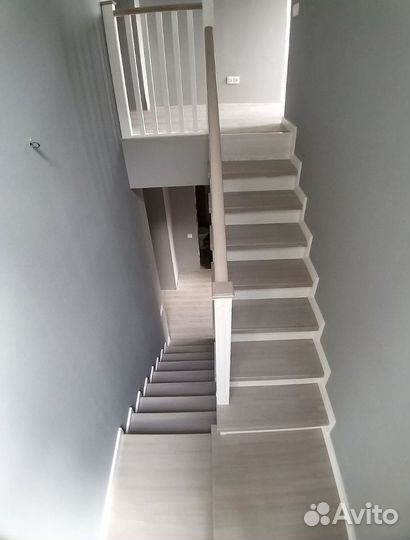 Лестница с площадкой на второй этаж