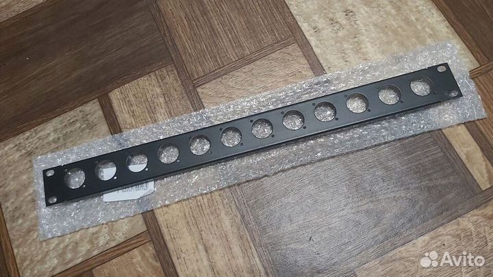 Панель рэковая коммутационная Adam Hall XLR 1U