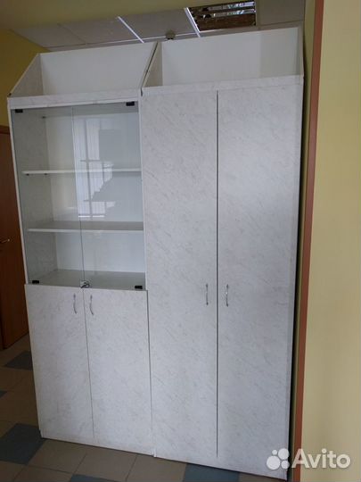 Стеклянные шкафы