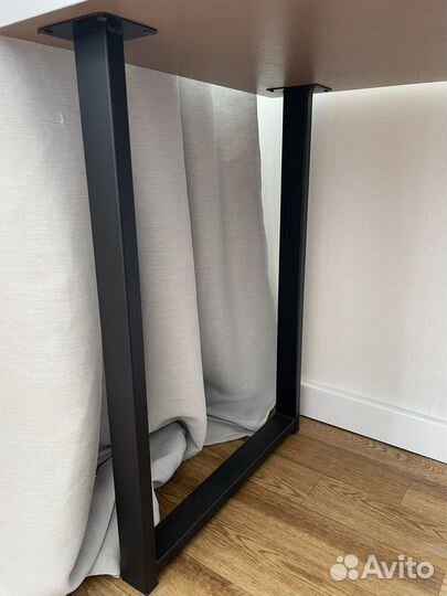 Рабочий стол белый