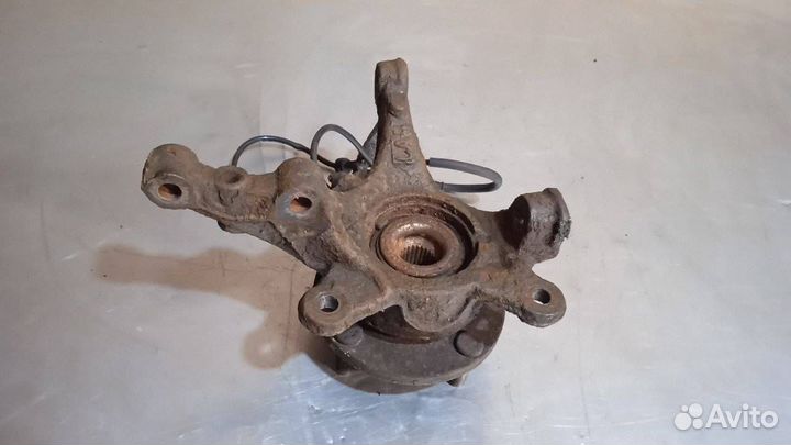 Кулак передний правый Mitsubishi Colt 6 (Z20/Z30)