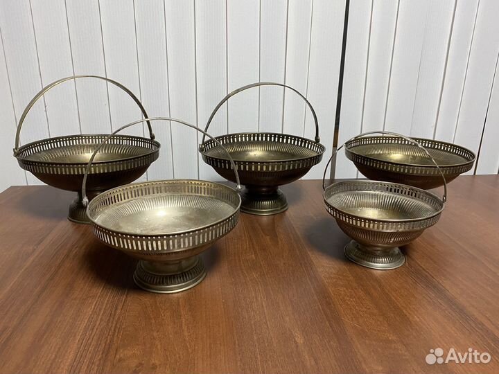 Антикварные вазы для фруктов на ножке