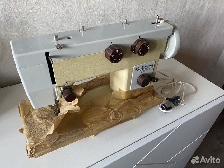 Швейная машинка чайка 143В