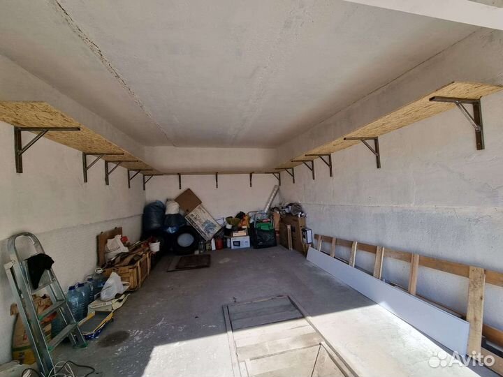 Подвесные полки в гараж