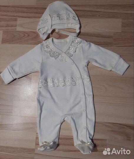 Комбинезон на выписку +пинетки вязаные