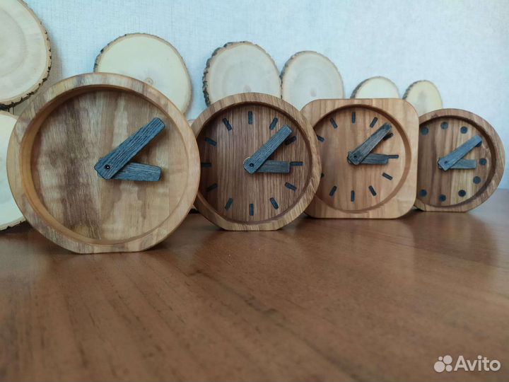 Настольные часы из дерева