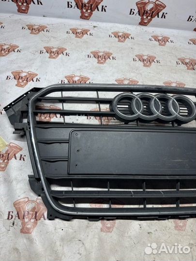 Решетка в бампер передняя Audi A4 8K2 2014