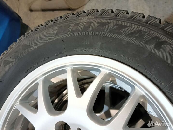 Bridgestone Blizzak Spike-01 205/70 R15 96T