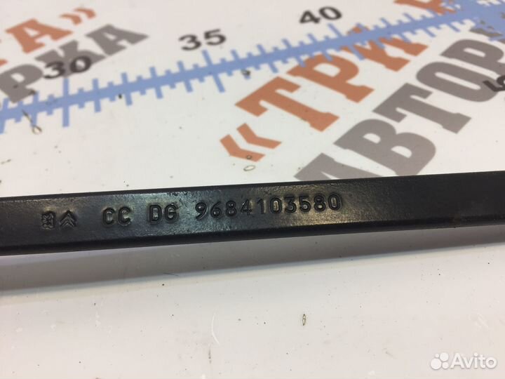 Ситроен С4 Пикассо Держатель дворника левый Лев