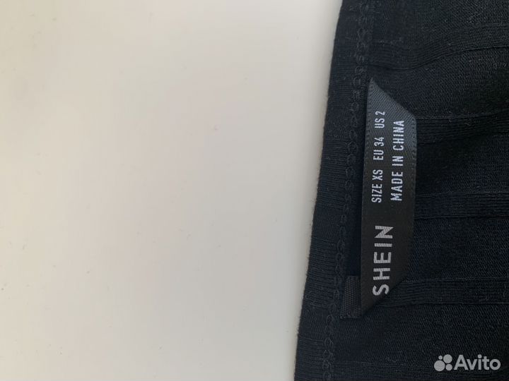 Черное облегающее платье