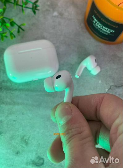 Беспроводные наушники Apple