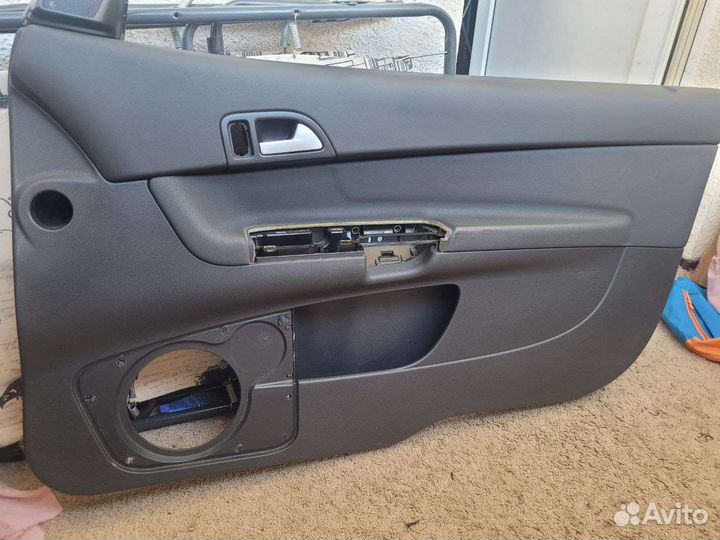 Обшивка двери volvo c30