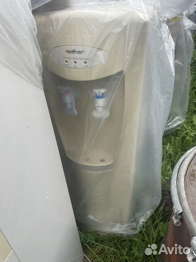 Куллер для воды напольный настольный