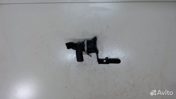 Насос водяной Volkswagen Golf 6, 2011