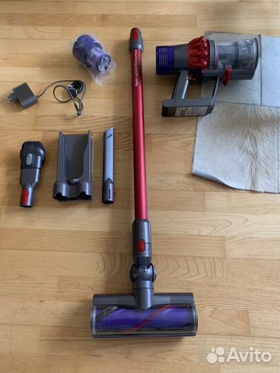 Пылесос Dyson v10