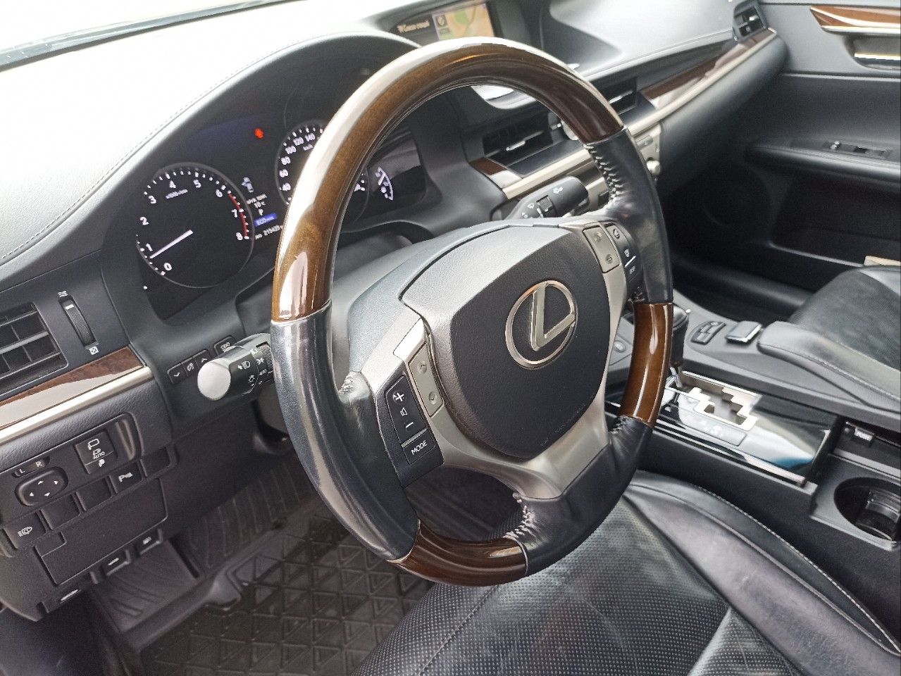 Lexus ES: фото владельца