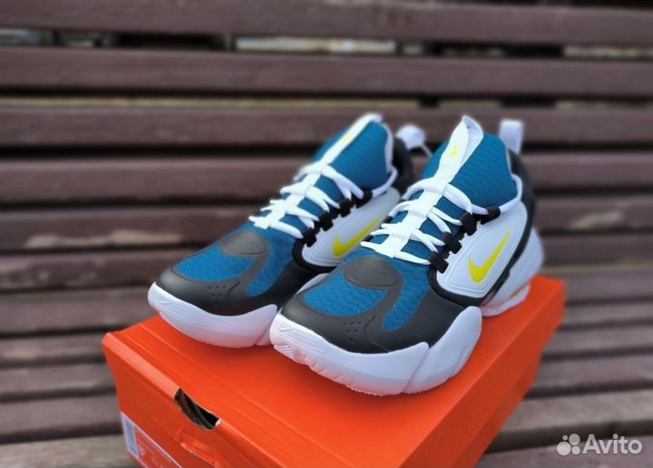 Энергичные кроссовки Nike Alpha Savage