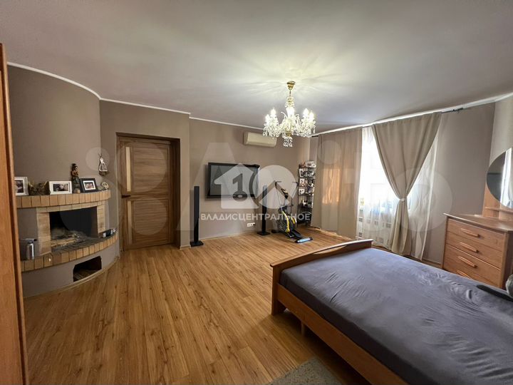 4-к. квартира, 117 м², 2/4 эт.