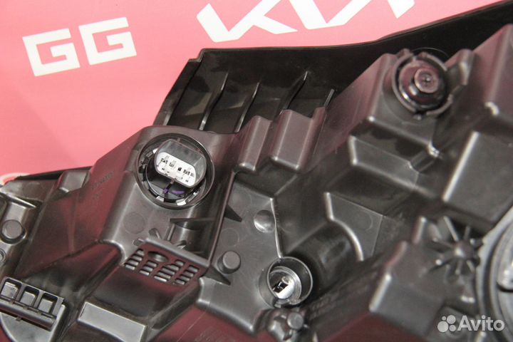 Фара правая Kia K5 20-24 год