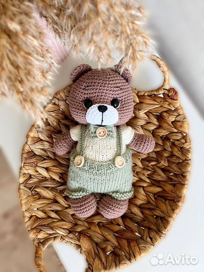 Вязаный мишка ручной работы